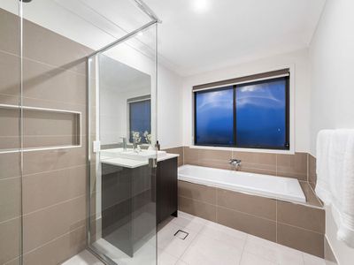 40 Highland Crescent, Belmont