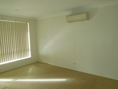 4 Trebbiano Place, Eschol Park