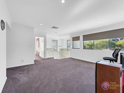 11 The Grandstand, Harrisdale