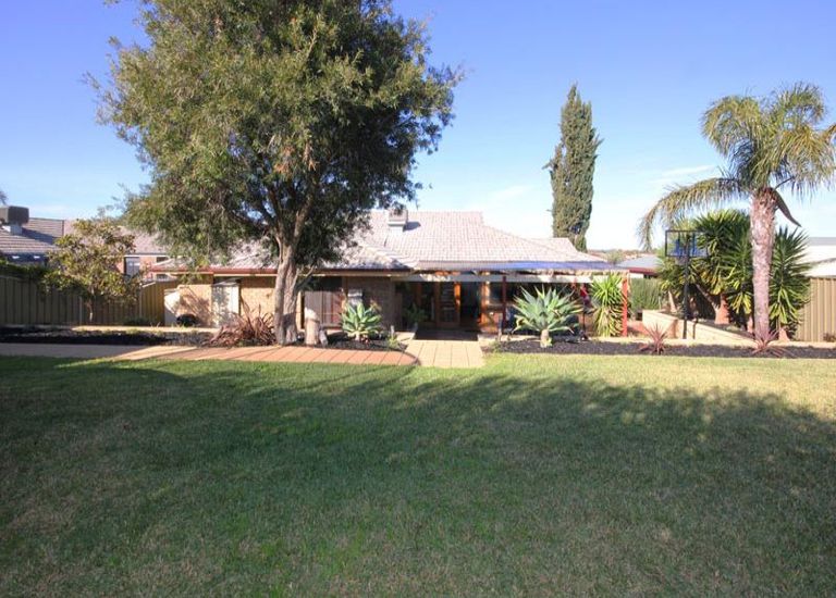 13 Quinvale Road, Hallett Cove
