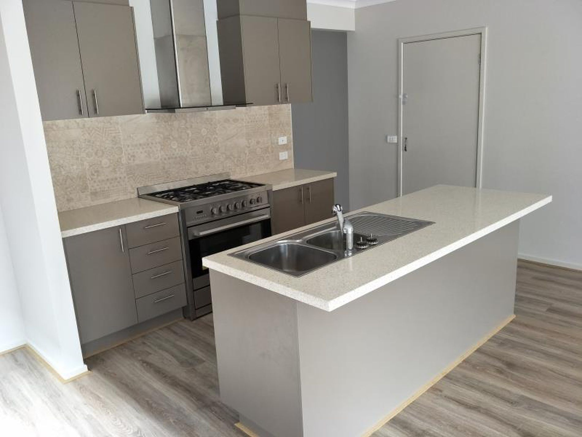 6 Macaloney Road, Williams Landing