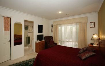 14 Castle Court, Beaconsfield