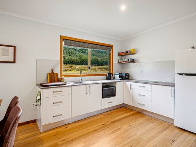 733 Denison Road, Lonnavale