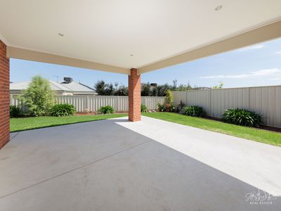 14 BURTON CRESCENT, Wodonga