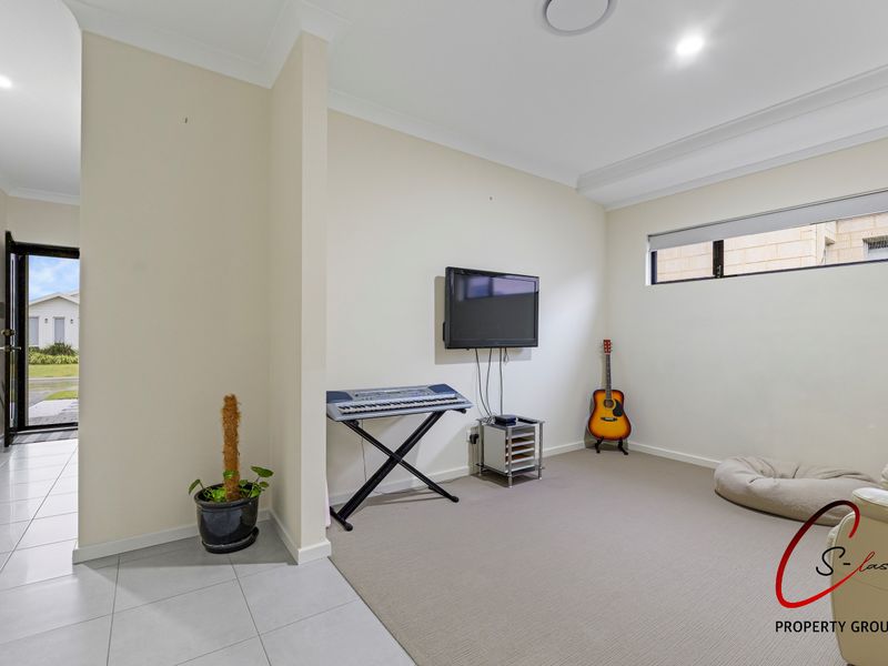 17 Lockwood Way, Aveley