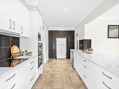 5 Peterborough Avenue, Lake Illawarra