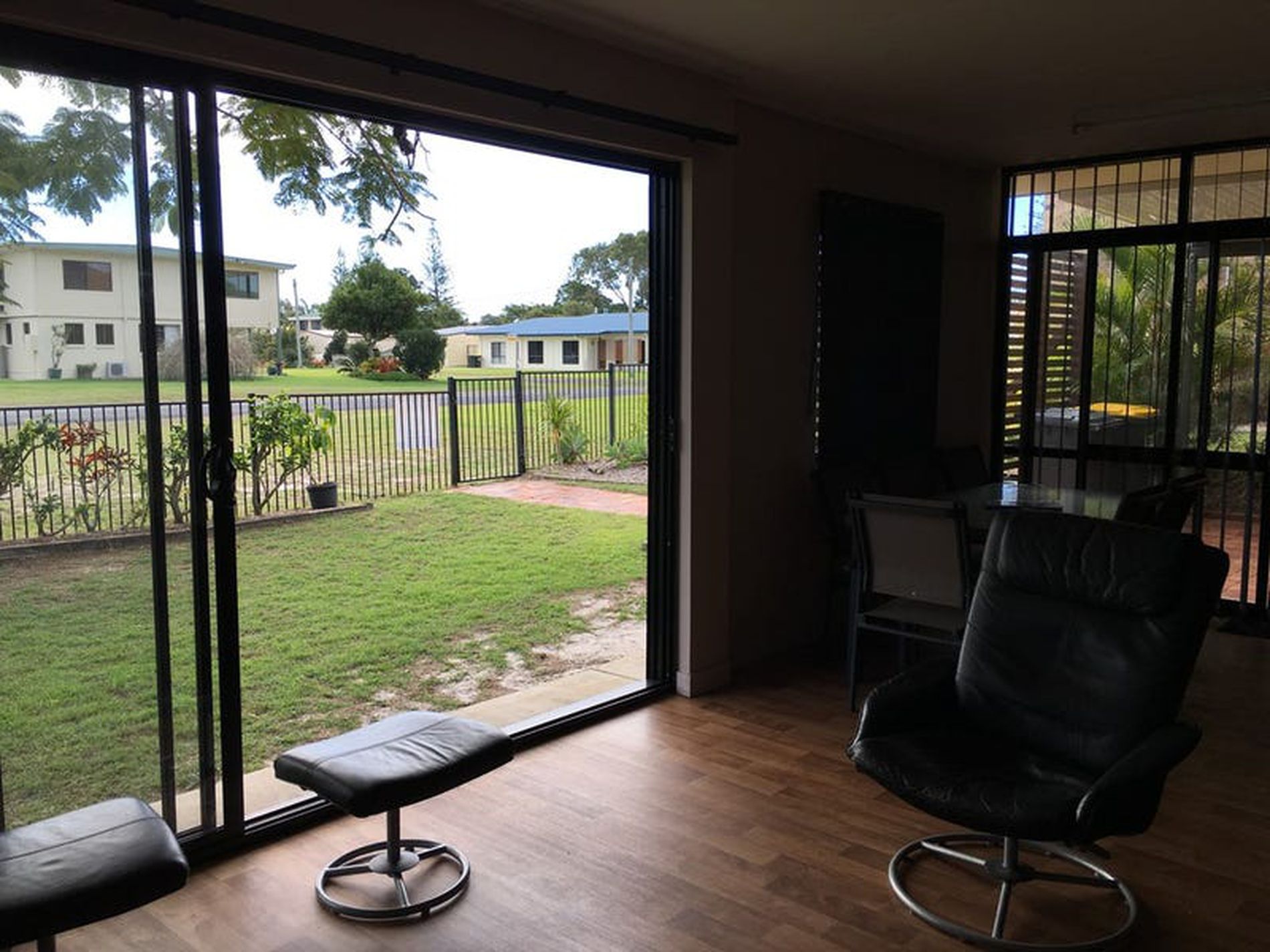 12 Fifth Avenue, Woodgate