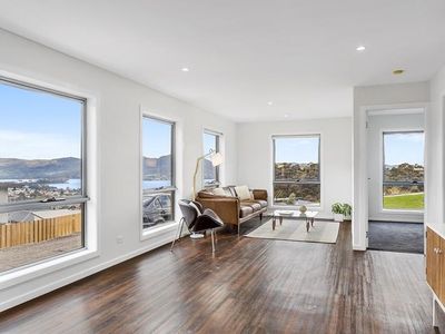 Unit 1 / 36 Wallcrest Road, Berriedale