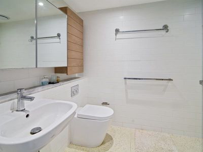 R215 / 200-220 Pacific Highway, Crows Nest