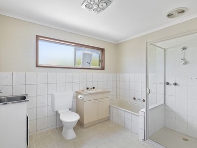 2 / 30 Clarey Avenue, Seymour