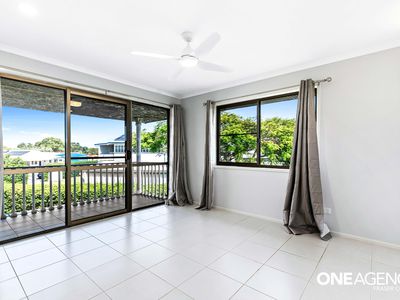 6 / 6 Dayman Street, Urangan