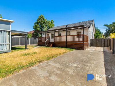 19 Mackenzie Street West, Golden Square