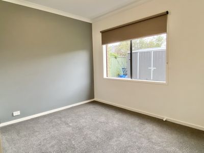 35 Manuka Grove, Wyndham Vale