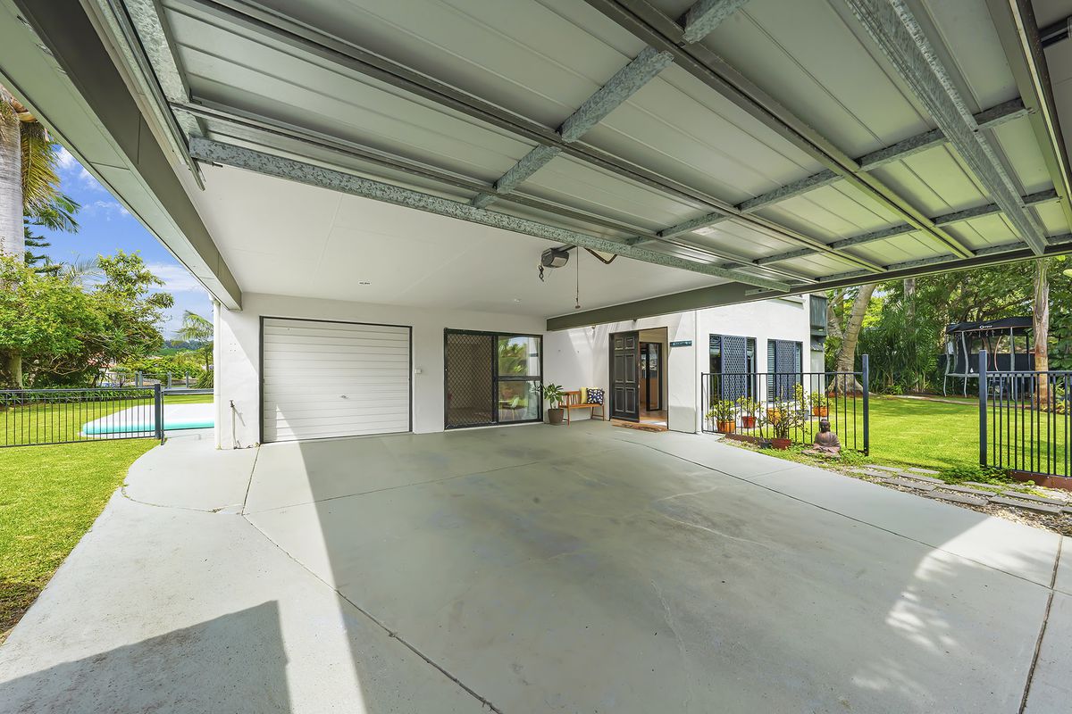 32 Mainsail Street, Currumbin Waters