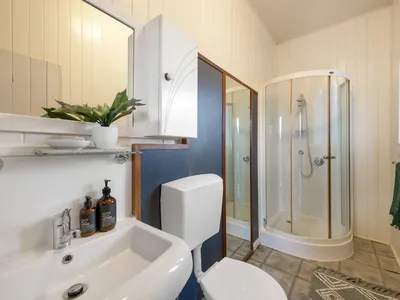 Room 5 / 188 Old Cleveland Road, Coorparoo