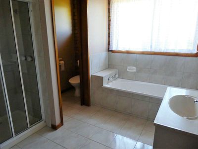 32B Oak Street, Seymour