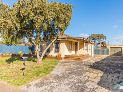 61 Cambridge Crescent, Werribee