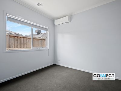 8 Nocturne Avenue, Clyde