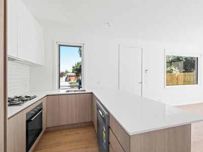 1 / 12 Hampton Parade, West Footscray