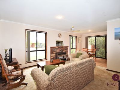 1 / 6 PELICAN COURT, Wangaratta