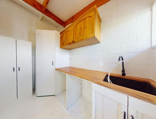 Family Home with Studio/Office and Workshop image 5