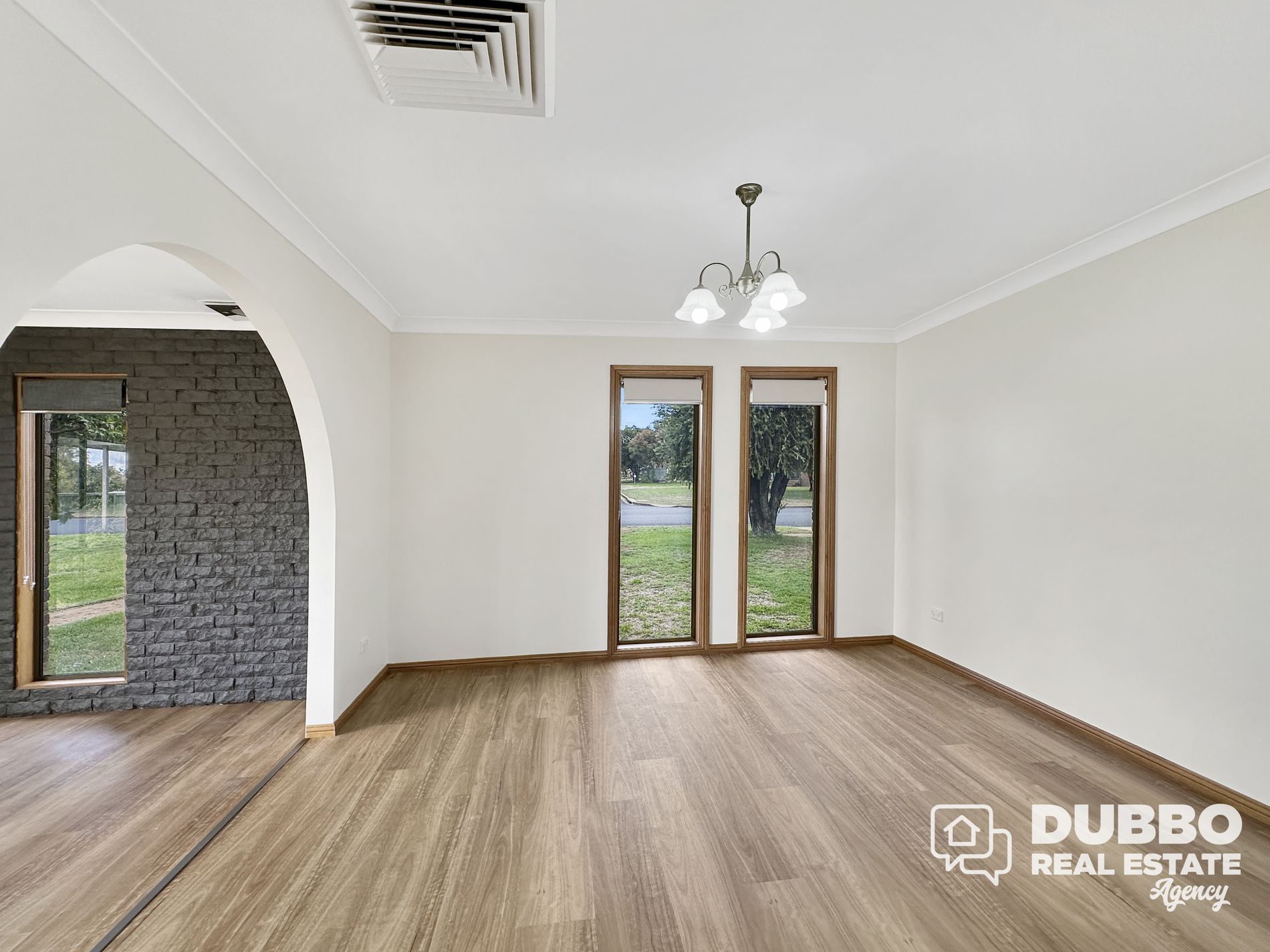 9 Meadowbank Drive, Dubbo