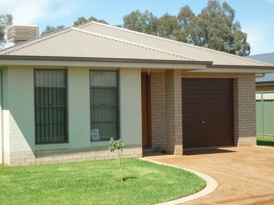 8 Glenshee Close, Dubbo