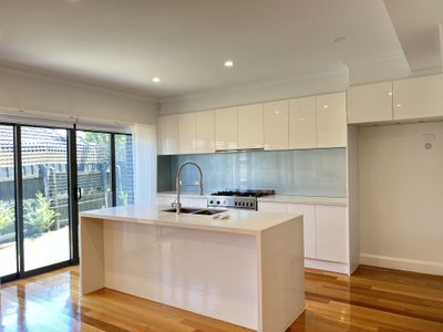 2 / 21 Banool Quadrant, Doncaster East