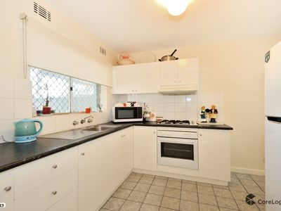 4/12 Edmund way, Calista