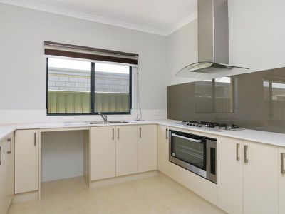 12 Graduate Way, Coolbellup