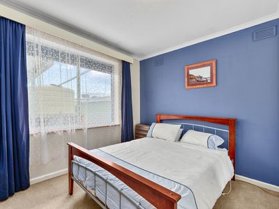 11 Ireland, Millicent