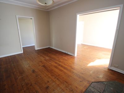 6 ADDISON Avenue, Lake Illawarra