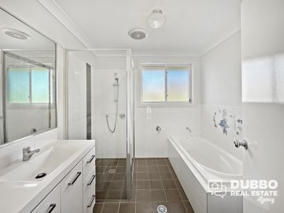 3B Jonquil Court, Dubbo