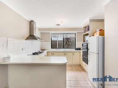 84 Oaktree Drive, Hampton Park
