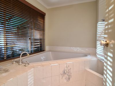 9 Essex Close, Springwood