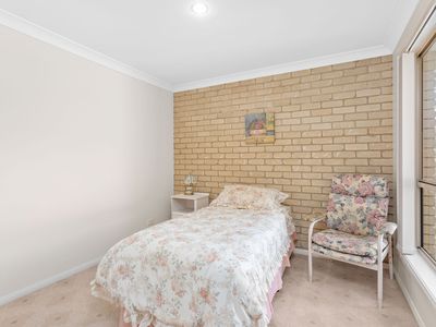 1 / 10 Robina Grove, Forster