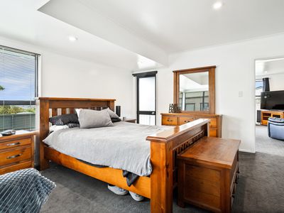276 Sturges Road, Henderson