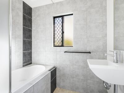 81 West Parkridge Drive, Brinsmead