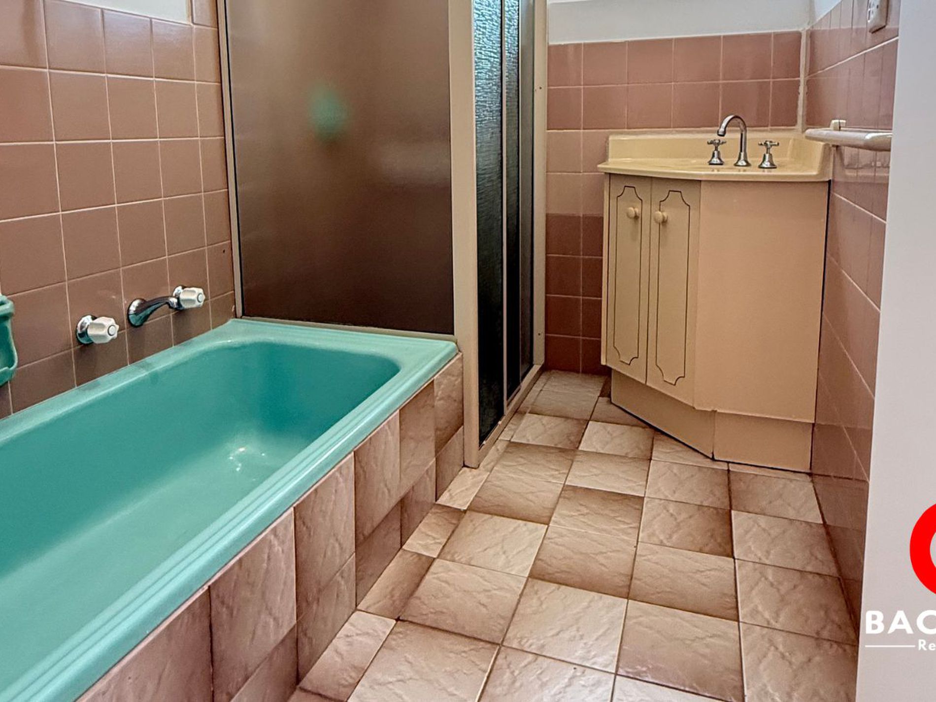 19 Roundaway Crescent, O'halloran Hill