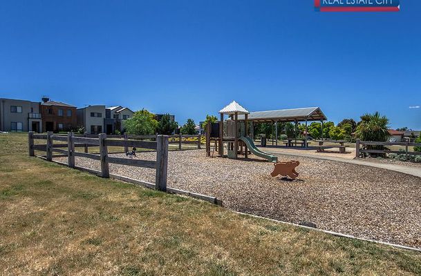 84 Hamilton Hume Parade, Craigieburn