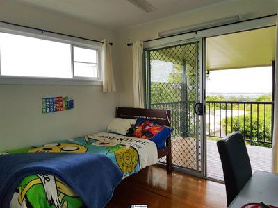 8 Crouch Avenue, Atherton