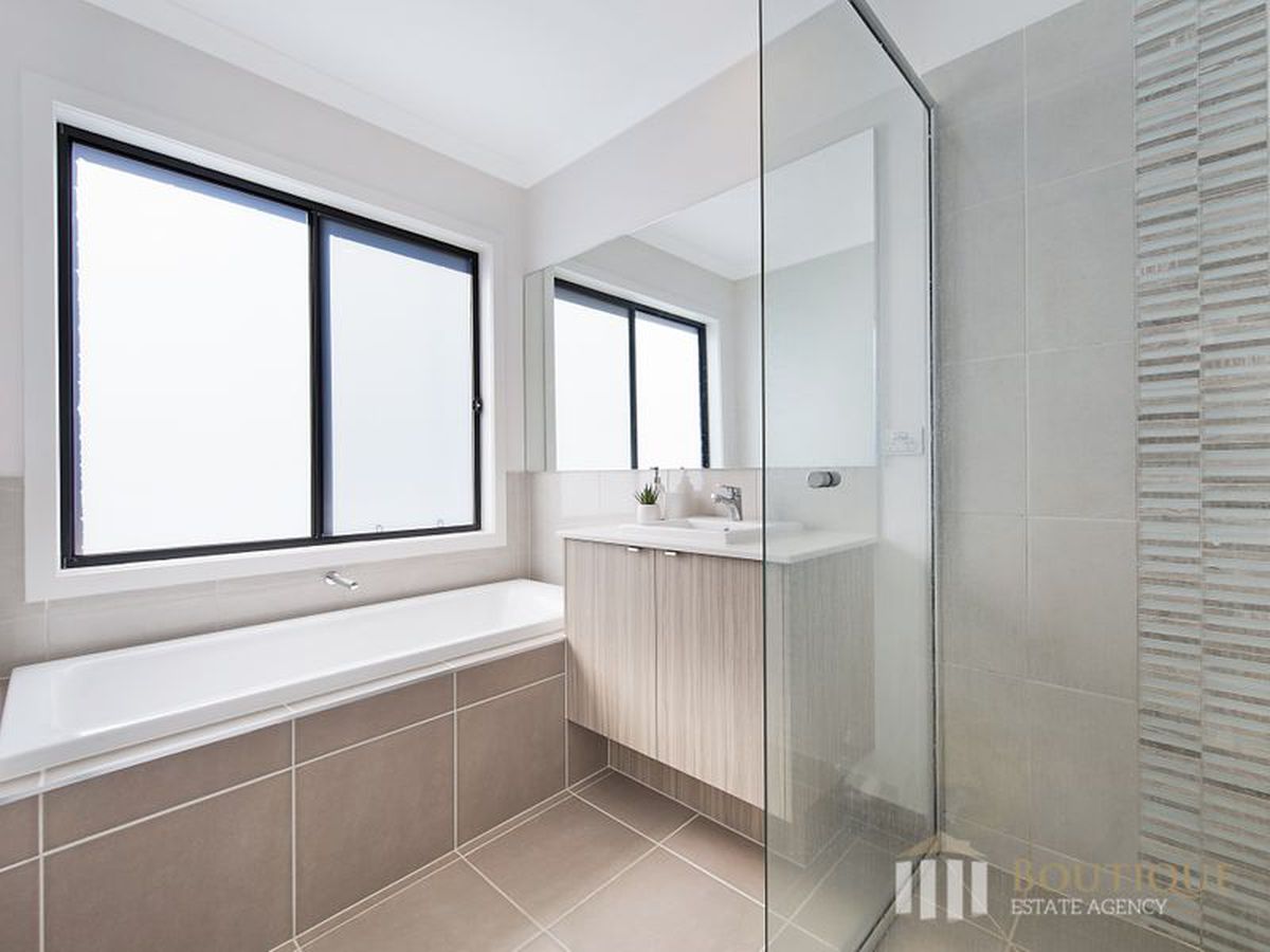 28 Wheelers Park Drive, Cranbourne North