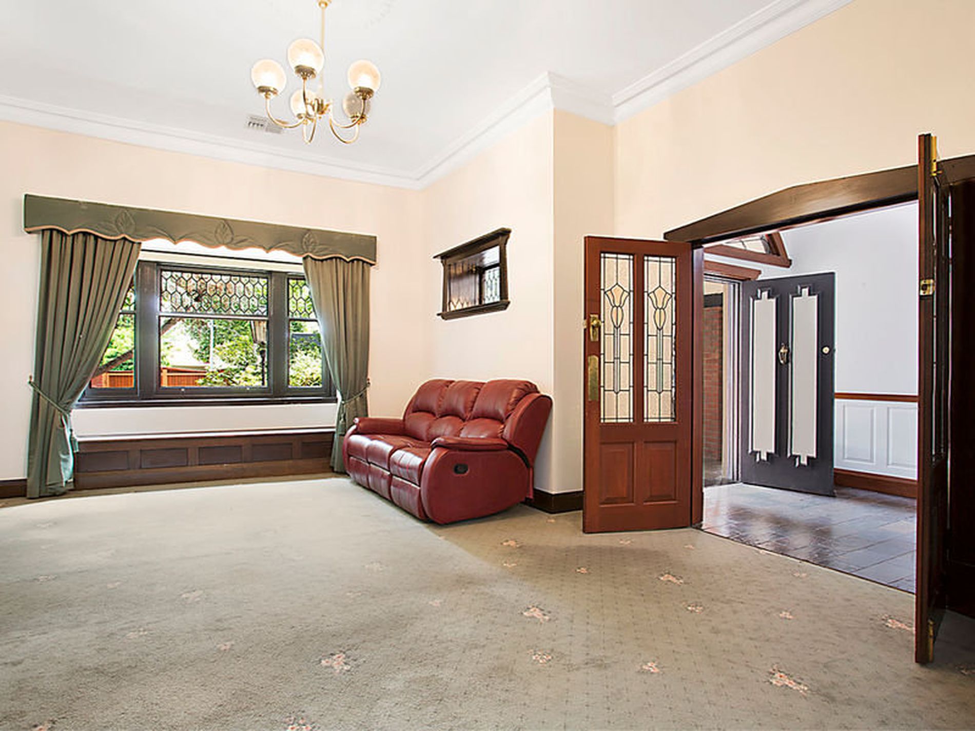 9 Cross  Road, Kingswood