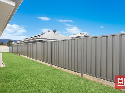 14 Escarpment Place, Horsley