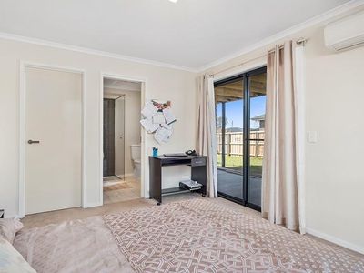 8 Sunsail Street, Snug