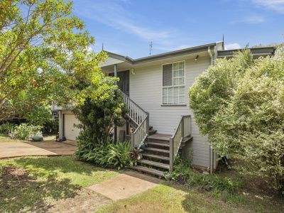 1 Maple Avenue, Mapleton