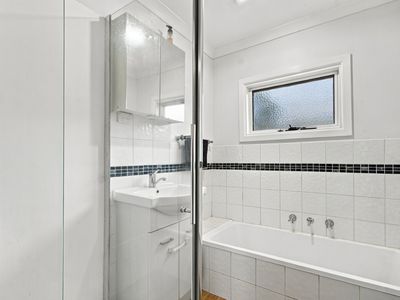 262 Guthridge Parade, Sale