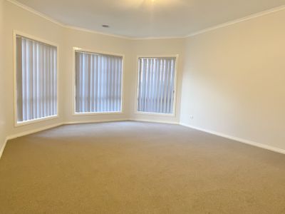 12 Maculata Place, Manor Lakes