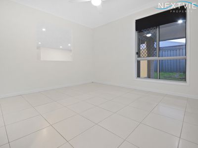 27 Wedgetail Street, Fletcher