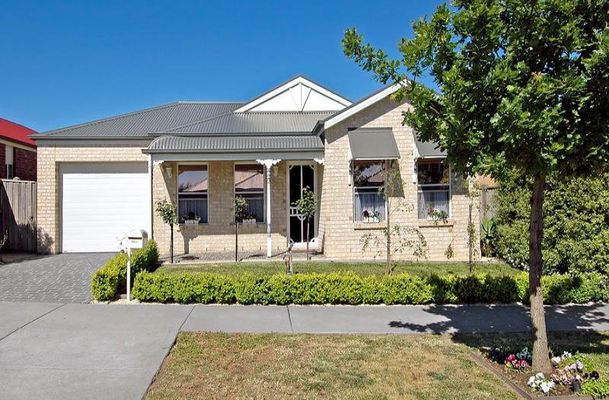 4 Oakville Place, Craigieburn